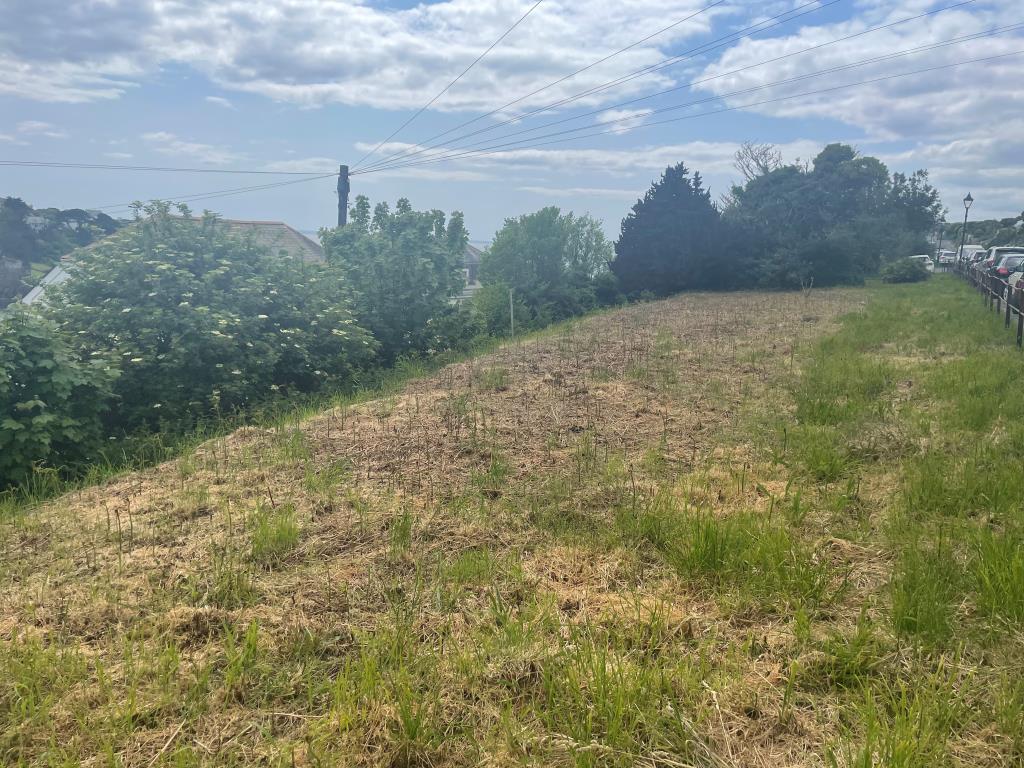 Lot: 139 - FREEHOLD LAND IN HIGHLY SOUGHT AFTER LOCATION WITH POTENTIAL AND LOVELY VIEWS - General view of site